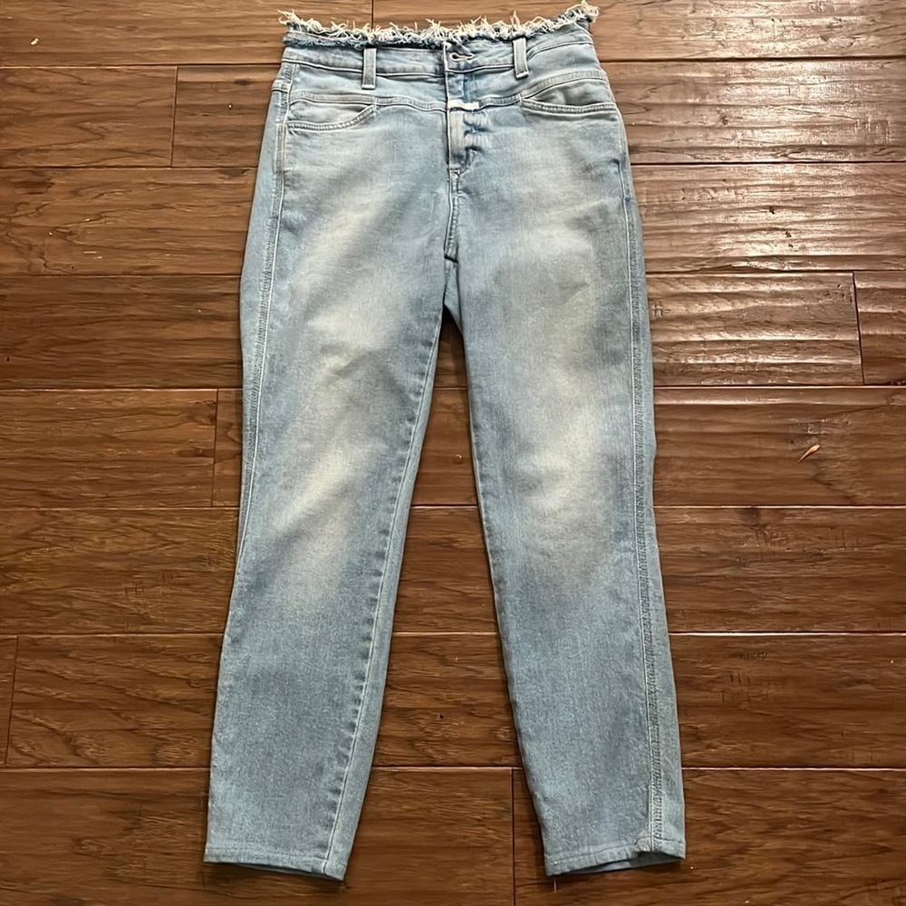 Closed Frayed Waist Womens Jeans